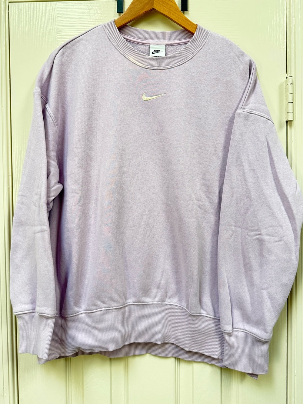 Nike Lavender Oversized Crewneck Sweatshirt with White Swoosh Size Medium